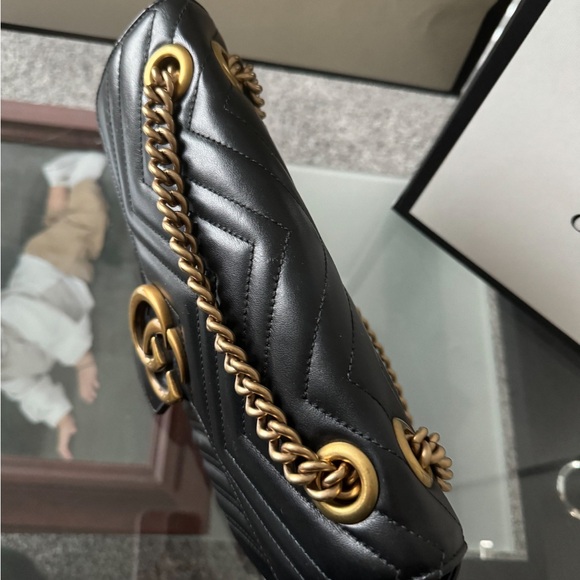 Gucci Marmont Medium Shoulder Bag - Picture 4 of 9
